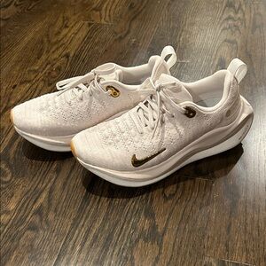 Nike Infinity Run 4 Off-White Sneakers with Gold Accents